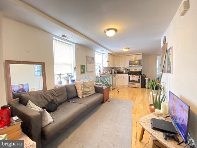 Building Photo - 2031 E Susquehanna Ave Unit 3 Rental
