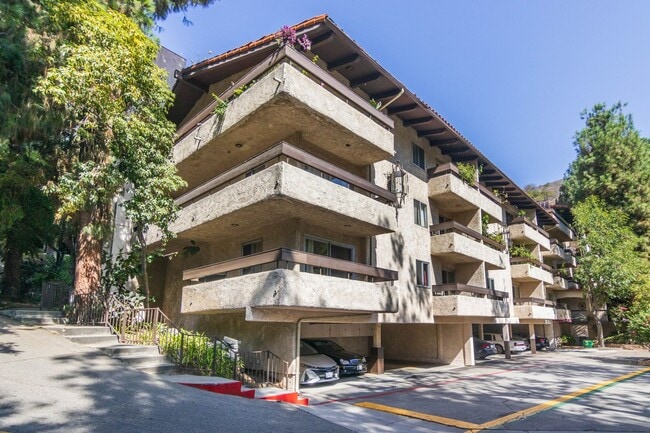 Photo - 2700 Cahuenga Blvd E Unidad 2700 Cahuenga Blvd East No 1303