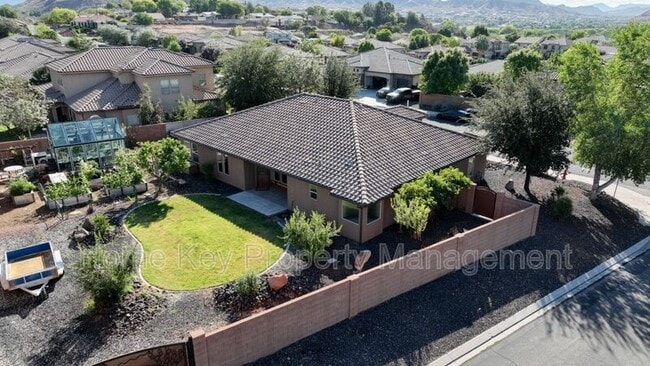 157 E Foothill Dr