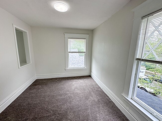 Photo - 806 Kalamazoo Ave SE Unit Apt 2
