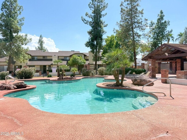 Photo - 170 E Guadalupe Rd