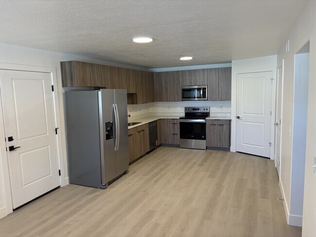 Building Photo - 2028 Sawmill Blvd