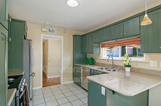 Photo - 5385 Brockbank Pl