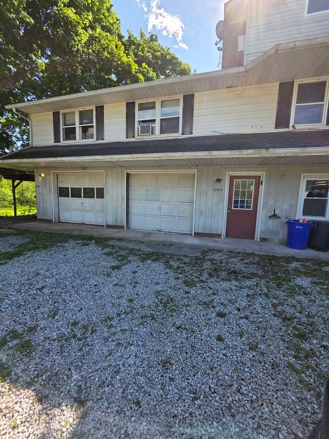 Building Photo - 1110 Pines Rd Unit B