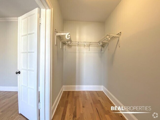 Building Photo - 0 bedroom in CHICAGO IL 60640 Unit 407 Rental