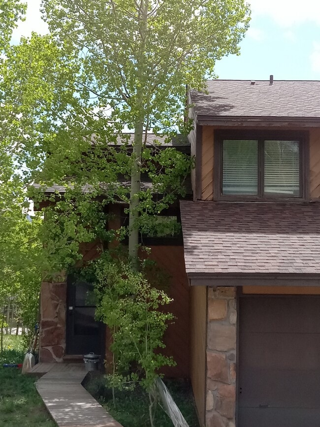 Building Photo - 252 Poplar Cir