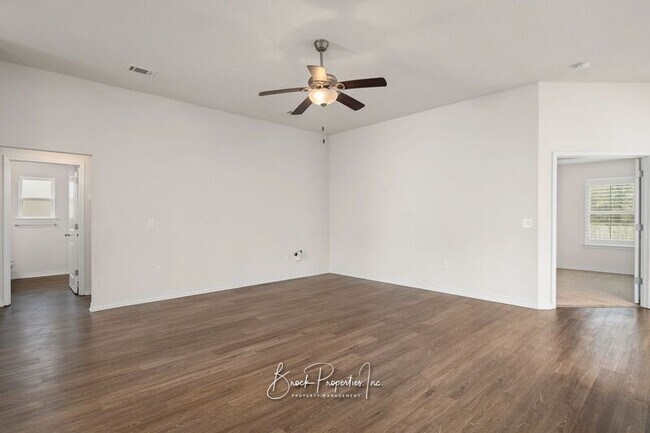 Photo - 5515 Peach Dr