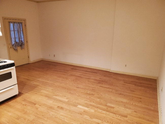 Photo - 11 Paterson Ave Unidad Rear Apt