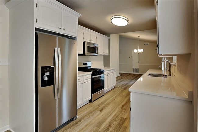 Photo - 607 River Bend Cir