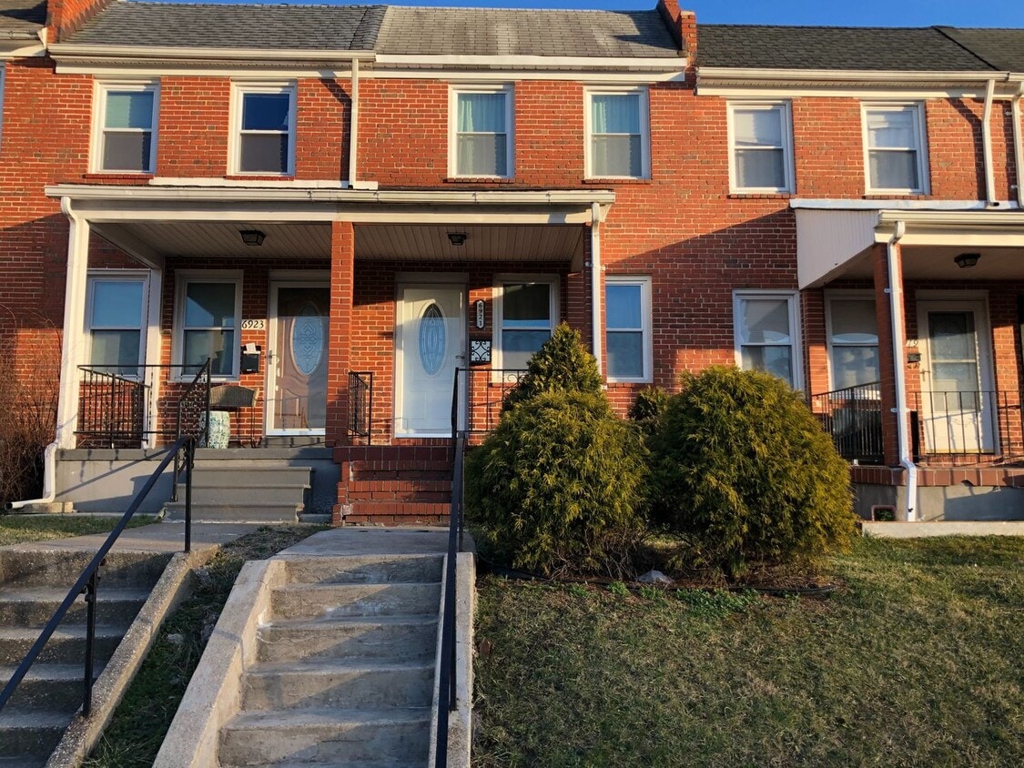 *COMING SOON* Beautiful, Spacious Townhome... - *COMING SOON* Beautiful, Spacious Townhome...