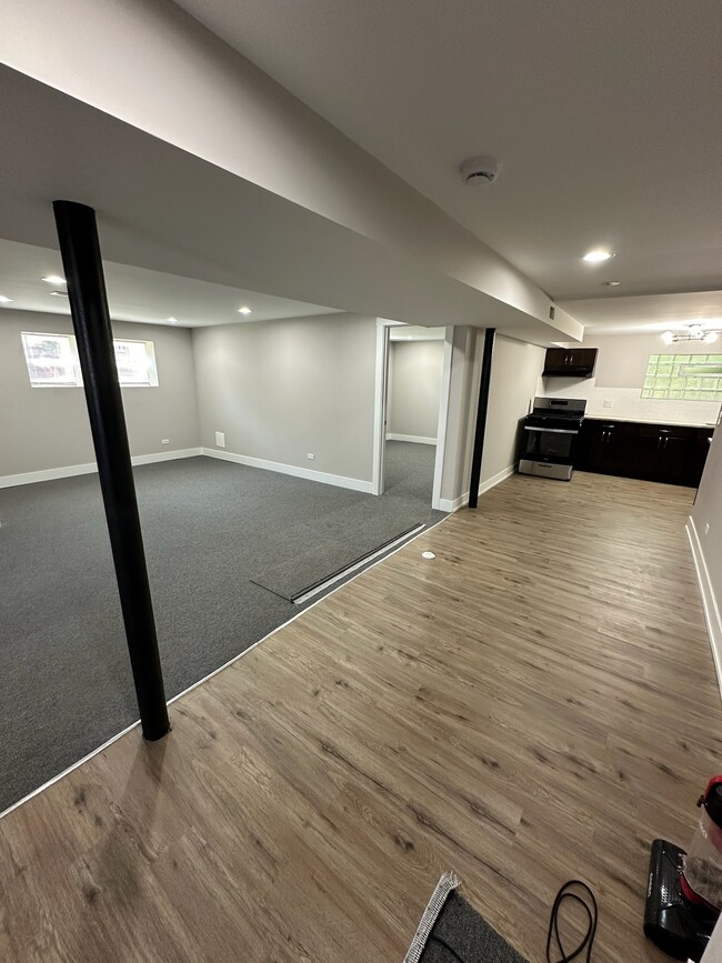 Building Photo - 1056 W 81st St Unit 1 Rental