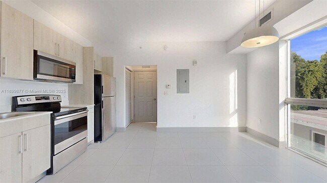 Photo - 519 SW 5th Ave Unit 303