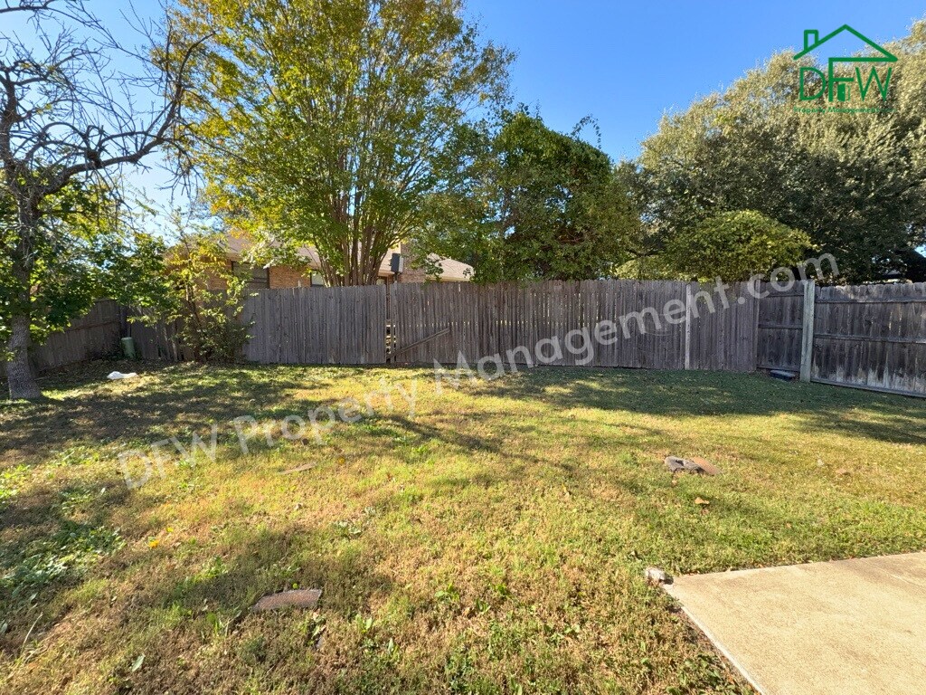 Photo - Charming 3BR Home for Lease with Spacious Backyard in Fort Worth