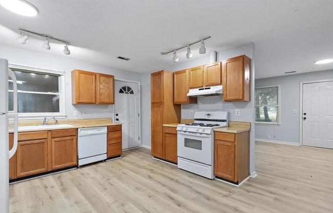 Photo - 3972 Sullivan St