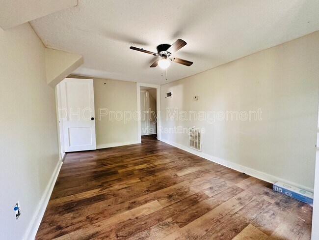 Photo - 2207 Bell St