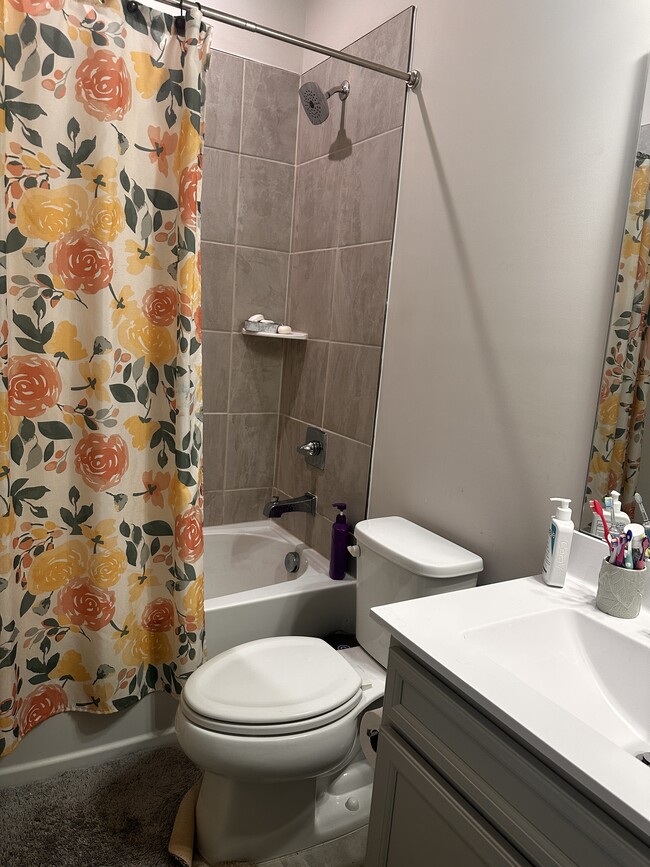 1 baño completo - 9924 Oaklawn Blvd NW