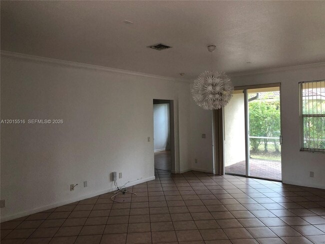 Photo - 693 Live Oak Ln