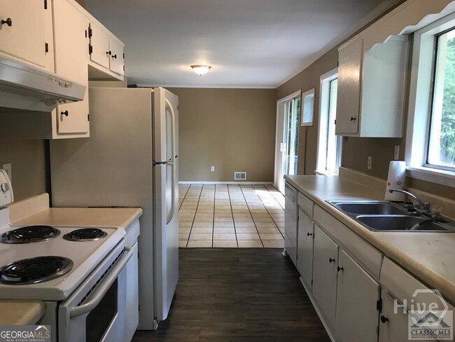 Photo - 135 Lillian Dr