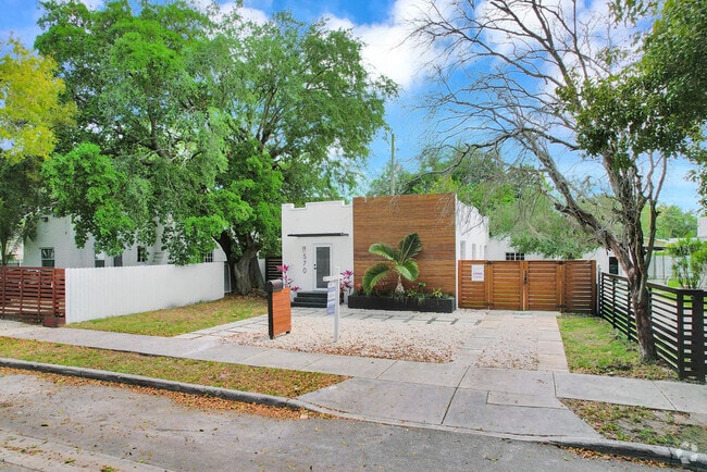 Building Photo - 570 NW 48th St Rental