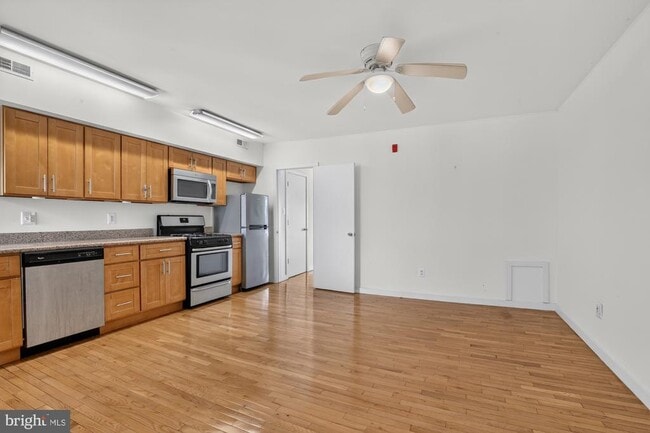 Building Photo - 4307 Locust St Unit 3