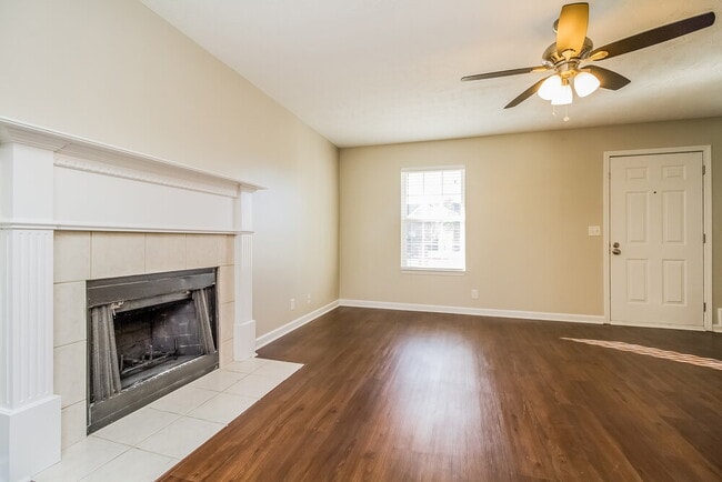 Photo - 2834 Wellington Pl