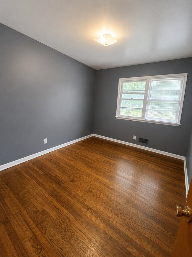 Photo - 4902 Ruggles St