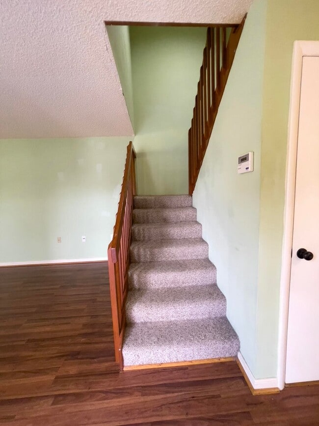 Photo - 27 Clinton Ct