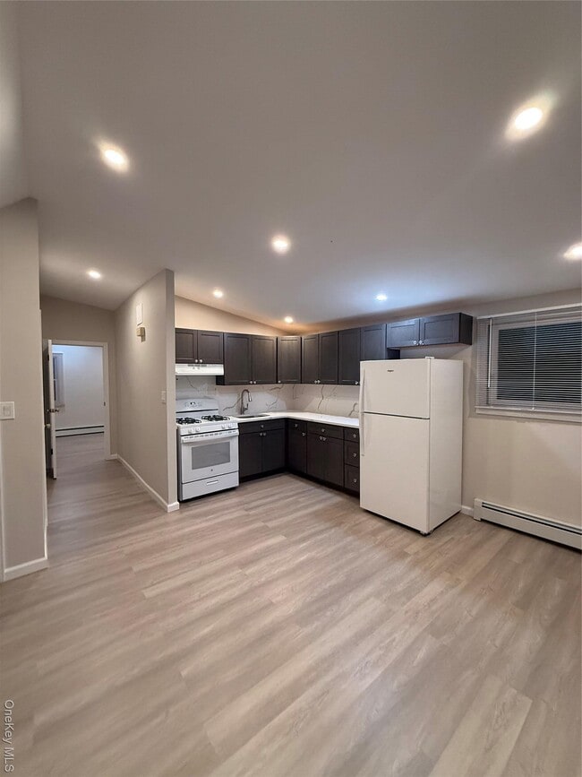 Building Photo - 1158 Laidlaw Ave
