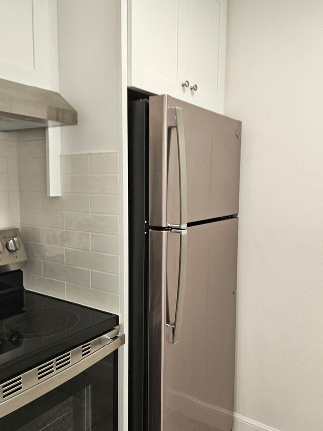 Building Photo - 510 Peninsula Ave Unit 101