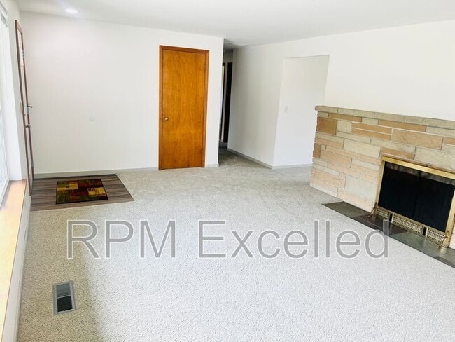 Photo - 3808 S 250th St