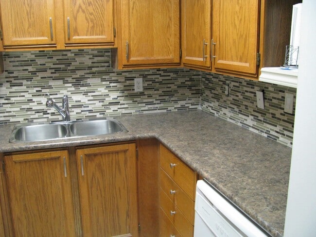 Photo - 3 Bed 1.5 Bath Unit in Sherwood Park, AB Unit 839 Village Drive