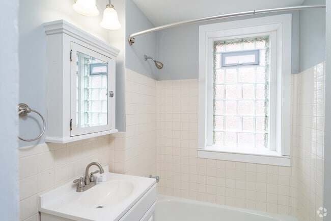 2BR, 1BA - 1180SF - Bathroom - Windsor Apartments