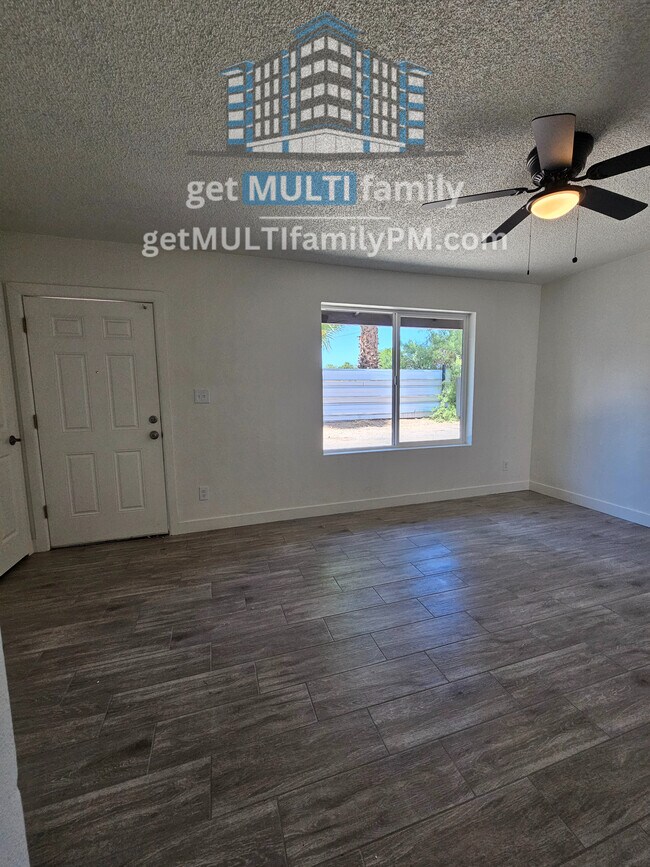 Photo - 2535 W Missouri Ave Unit 1