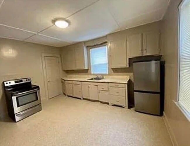 16 Robinson St Unit 1