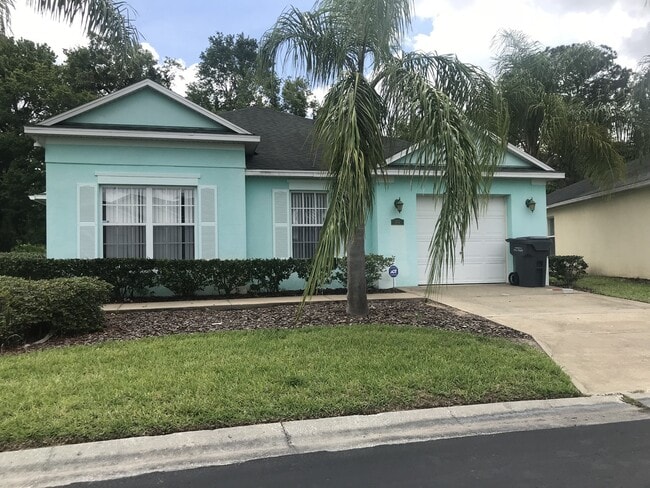 Building Photo - Gorgeous Large 4 Bed / 3 Bath Pool Home in...