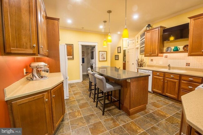 Photo - 1043 Washington St