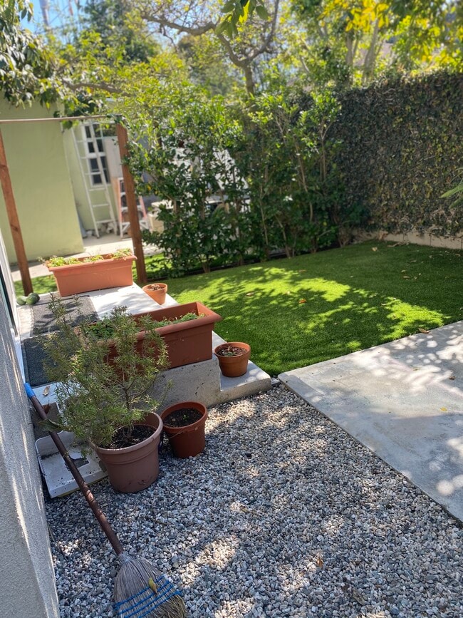 Photo - 2571 S Bundy Dr Unidad 2571