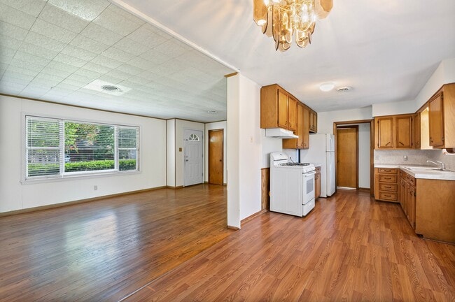 Photo - 5532 Meadow Creek Ln