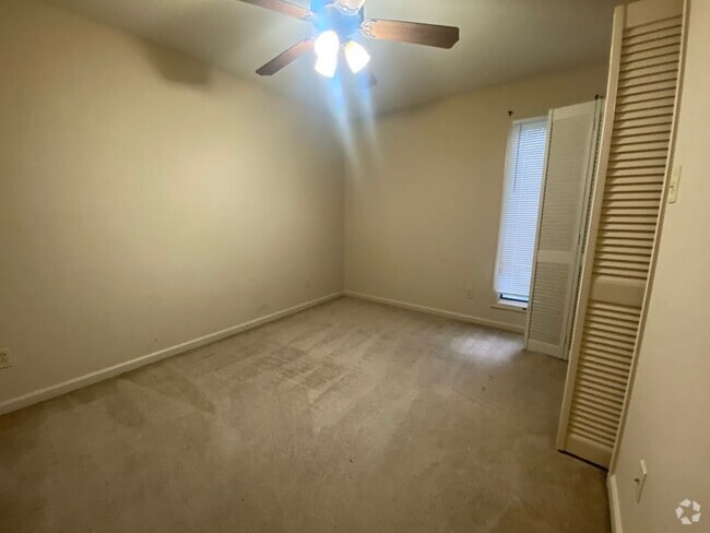 Building Photo - 425 Steele Ave Unit B Rental