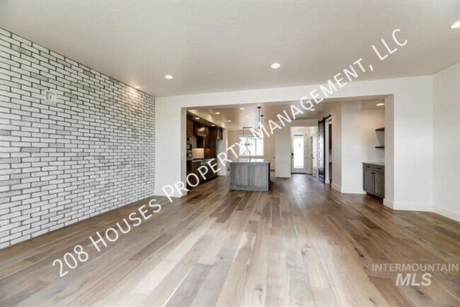Immaculate Townhome in Harris Ranch