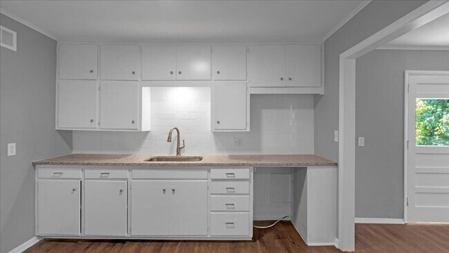 Photo - $500 off first months rent