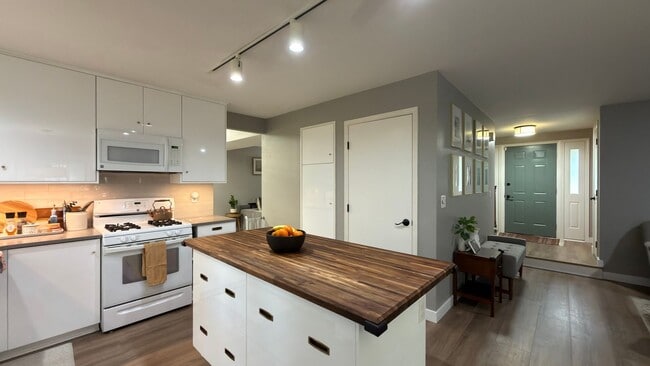 Photo - 1618 Faraday Cir