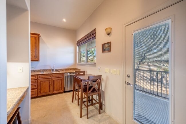Photo - 103 Rolling Hills Dr