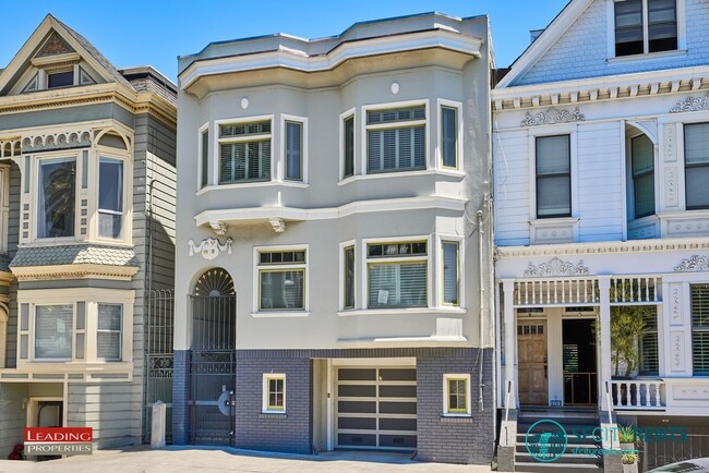Building Photo - Noe Valley: Top Floor Condo w/ City Views, Garage Parking & W/D in Unit 1185 Dolores St #2