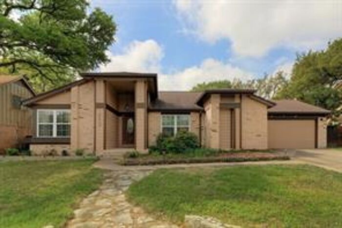 Photo - 4409 Bridlewood Dr House