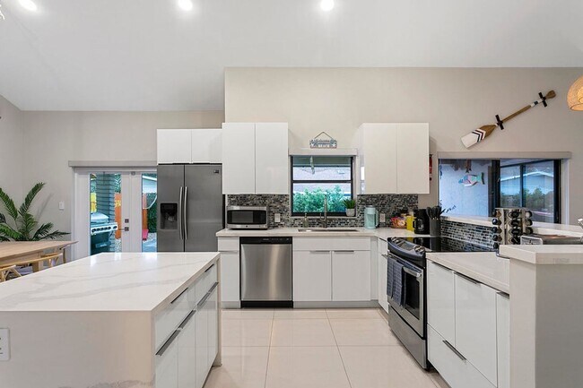 Photo - 231 SE 8th St