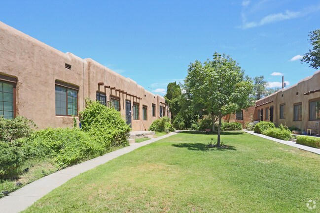 Photo - Regina & Walter/Silver Apartments