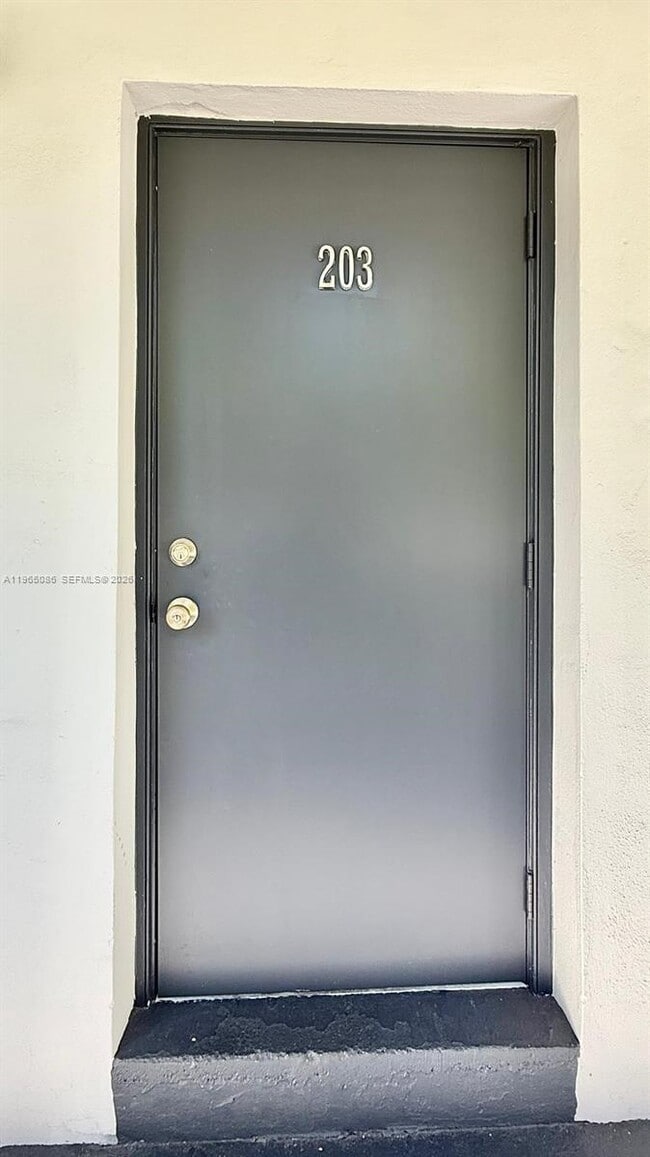 Photo - 42 SW 14th St Unidad 203