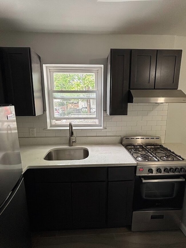 Photo - 420 W 7th St