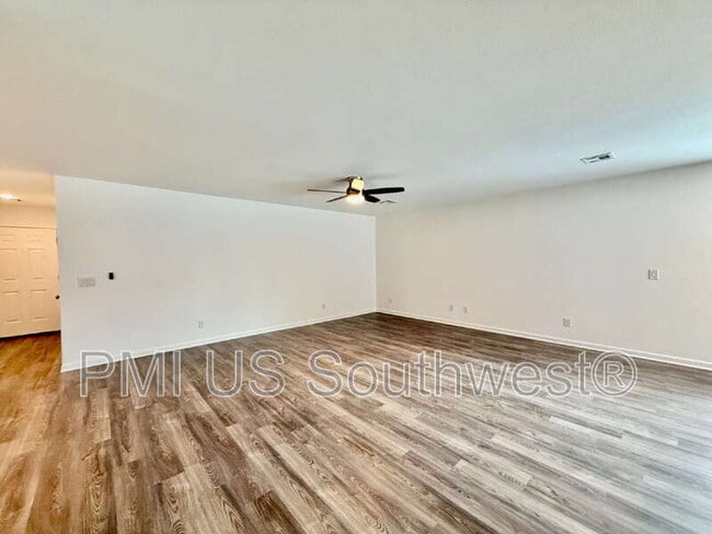 Photo - 2580 View Way